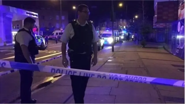 লন্ডনের পুলিশ এ হামলাকে "সন্ত্রাসী ঘটনা" বলেই মনে করছে।