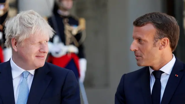 Emmanuel Macron, presidente da França, ao ladocef loteriasBoris Johnson