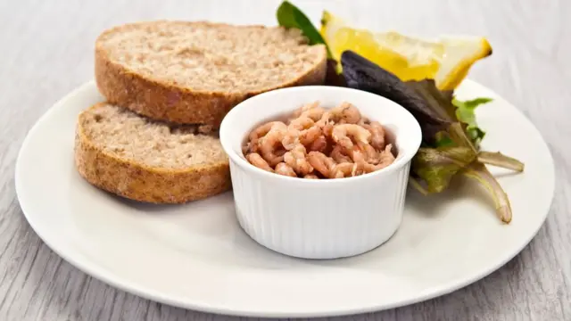 Креветки в горшочке