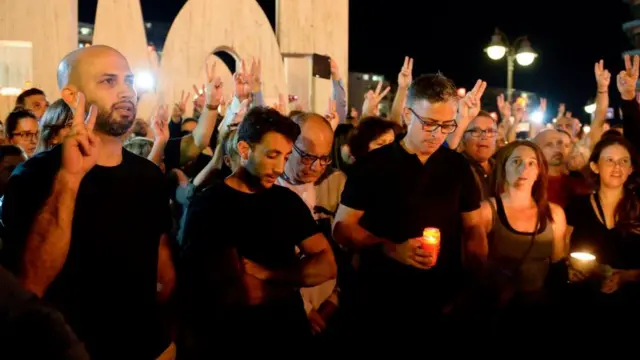 Binlerce kişi Sliema'da Pazartesi günü Daphne Caruana Galizianın öldürülmesini protesto etti