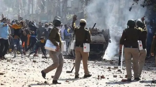 டெல்லி கலவரத்தில் போலீஸின் பங்கு என்ன? - ஆதாரங்களுடன் அம்னெஸ்டி அறிக்கை