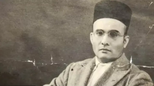 महात्मा गांधी, विनायक दामोदर सावरकर