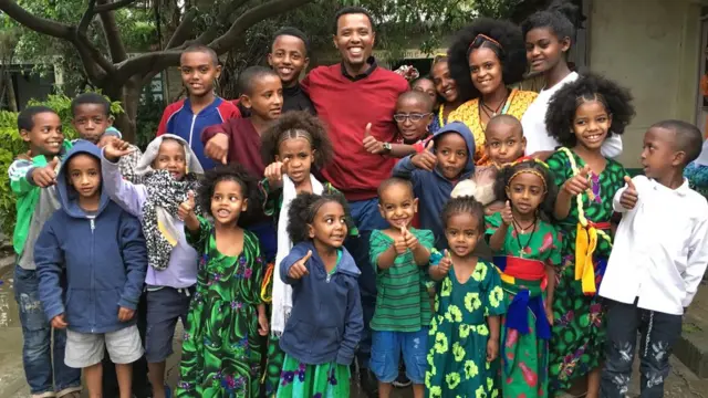 ኣበበ ምስቶም ዝሕግዞም ዘኽታማት ቆልዑ