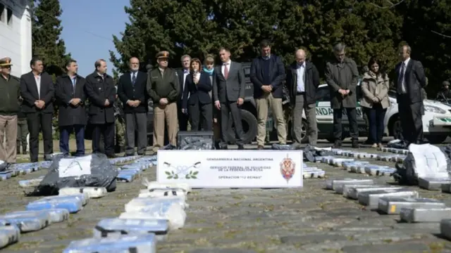 Патрісія Буллріч (в центрі)