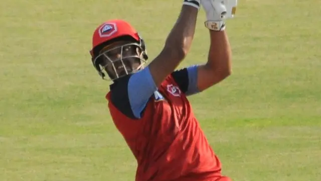 ذیشان ملک 23سالہ اوپننگ بیٹسمین ہیں جو پاکستان انڈر 19 کی نمائندگی کر چکے ہیں۔