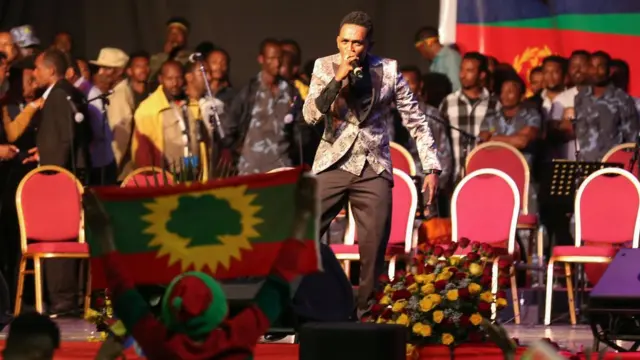 ሃጫሉ ሁንዴሳ ኣብ ሚሊኒየም አዳራሽ