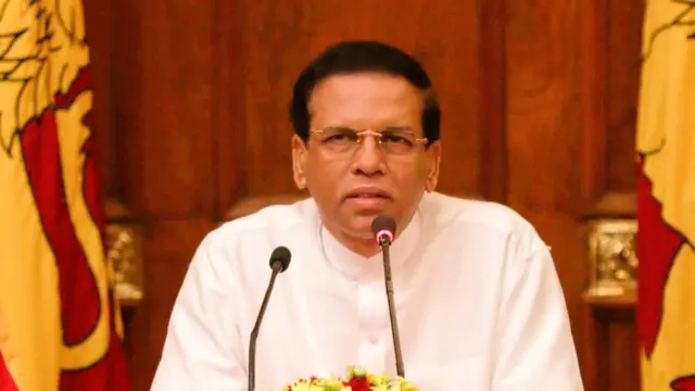 ඒකාබද්ධ විපක්ෂයේ මන්ත්‍රීවරුන් පිරිසක් සිකුරාදා උදෑසන ජනාධිපති මෛත්‍රිපාල සිරිසේන හමුවී තිබෙන අතර ශ්‍රී ලංකා නිදහස් පක්ෂය වෙනුවෙන් අමාත්‍ය සුසිල් ප්‍රේමජයන්ත හිටපු ජනාධිපති මහින්ද රාජපක්ෂ හමුවී තිබුණි.