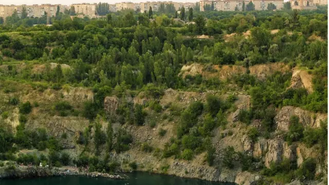 Кратер или Гранитная Лагуна - искусственное озеро в Кривом Роге