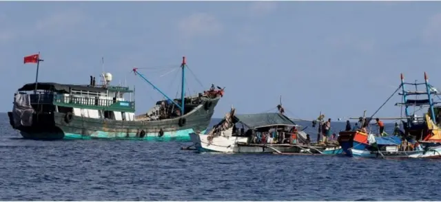 దక్షిణ చైనా సముద్రంలో భారీ ఎత్తున మత్స్య సంపద, చమురు నిల్వలు ఉన్నాయని సమీప దేశాలు భావిస్తున్నాయి.