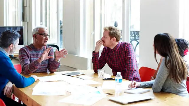 Многим из нас приходилось обходить молчанием неудобные темы, чтобы не смущать других, и этот навык очень полезен