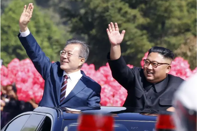 మూన్, కిమ్