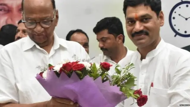 धनंजय मुंडे आणि शरद पवार