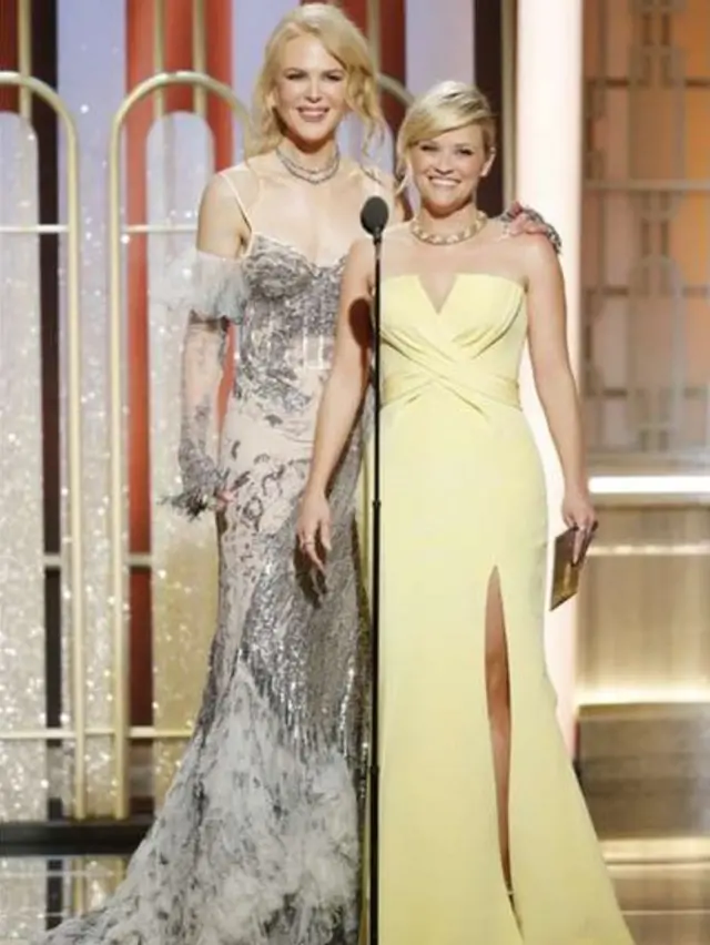 Nicole Kidman và Reese Witherspoon cùng trao một giải thưởng.