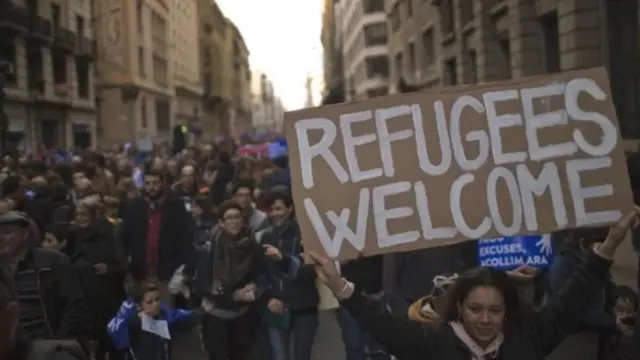 متظاهرون في أسبانيا لدعم اللاجئين