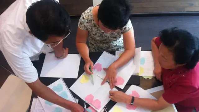 브랜딩에 대해 토론하는 북한 참가자