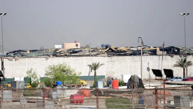 حظرت الحكومة العراقية تحليق الطيران العسكري غير المخول به في الأجواء العراقية عقب انفجار الـ 12 من آب / أغسطس