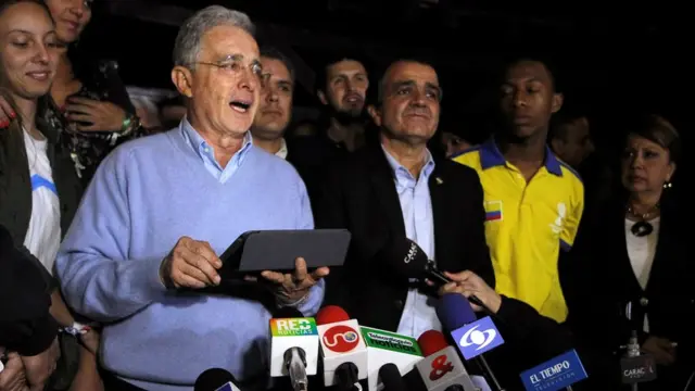 'Hayır' kampının lideri eski devlet başkanı Uribe anlaşmada 'düzeltmelere' gidilmesini istiyor.