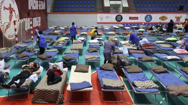 డోన్స్ నుంచి ఖాళీ చేయించిన ప్రజలకు రష్యాలోని టాగన్‌రాగ్‌లో తాత్కాలిక ఆశ్రయం కల్పిస్తున్న దృశ్యం