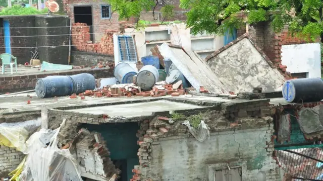 तोड़फोड़ किया हुआ घर