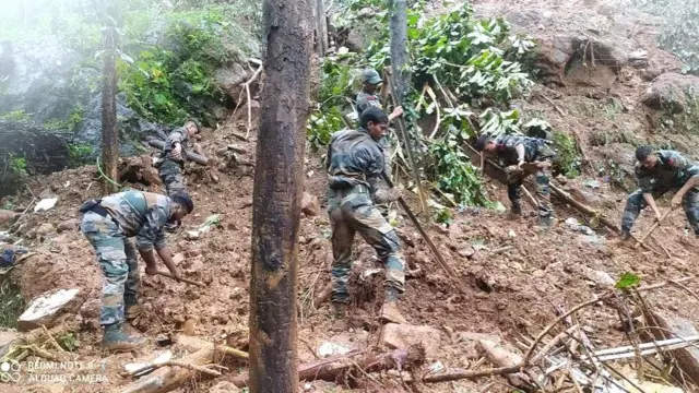 કેરળના ઉત્તરમાં પણ વરસાદની આગાહી. ભેખડો ધસી પડતા કેટલાક લાપતા