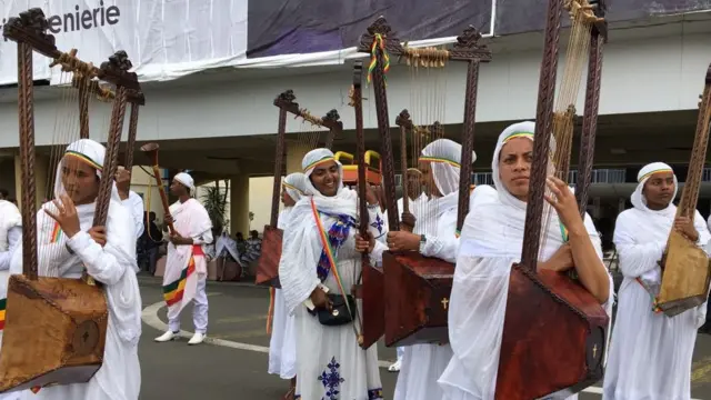 በገናታት ዝጻወታ ደቂ-ኣንስትዮ