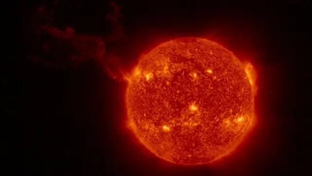 Erupção solar capturada pela espaçonave Solar Orbiter