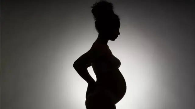 silhouette d'une femme enceinte