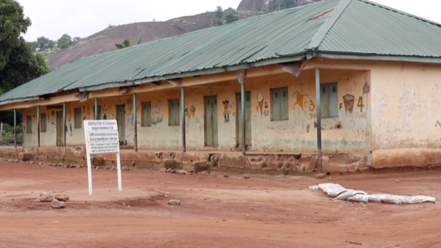 Di villagers say goment promise dem school but dem neva deliver dia promise