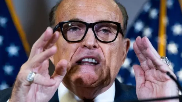 يرأس جولياني الفريق القانوني لترامب