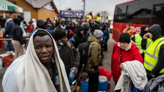 Ukraine-Russia war: Latest pictures of how Africans dey escape Ukraine