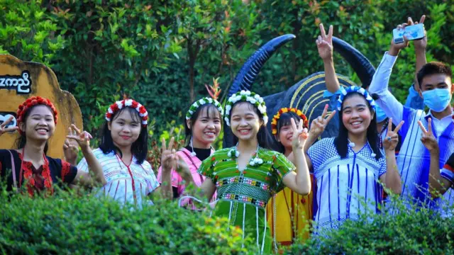 ကရင်ပြည်နယ်၊ဧရာဝတီတိုင်း နဲ့ ရန်ကုန်အပါအဝင် နှစ်သစ်ကူးအခမ်းအနားတွေကျင်းပ