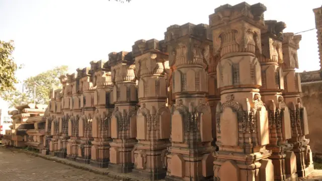 पत्थर के खंबे