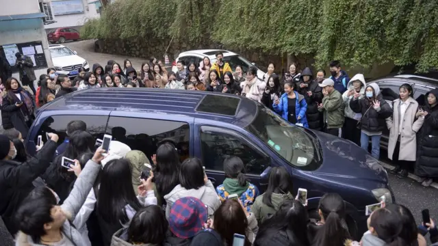 2018湖南艺术统考表演类在长沙开考，歌手易烊千玺的出现引起了粉丝们的热捧。