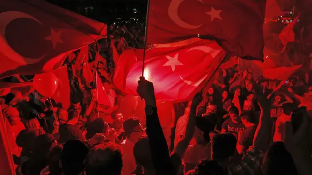 Taksim'de darbe karşıtı gösteri