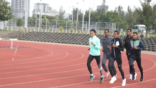 አትሌት ተሰንበት ግደይ እና አትሌት ጽጌ ገብረሰላማ