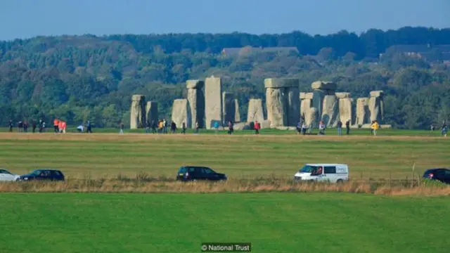 Quốc lộ A303 chạy qua Stonehenge, nhưng điều này sắp sửa thay đổi.