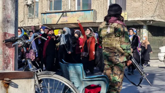 میرمنې