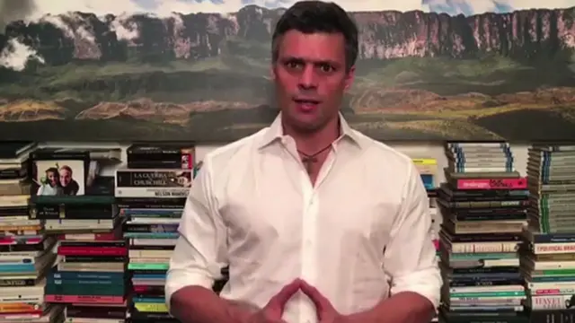 Leopoldo López durante um comunicado