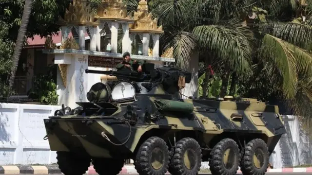 Tank di ibu kota Nay Phy Taw.