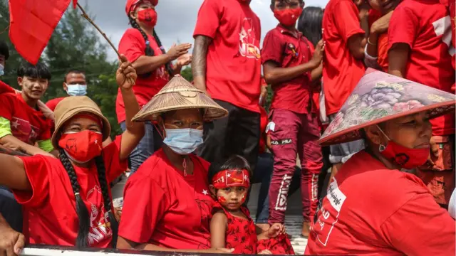 အင်အားပိုကြီးလာတဲ့ပါတီကြီးအနေနဲ့ တခြားသော နိုင်ငံရေးအင်အားစုတွေအပေါ်မှာ သဘောထားကြီးတဲ့ ကမ်းလှမ်းမှုတွေ လုပ်သင့်တယ် ဆိုတဲ့ အကြံပြုချက်တွေ ရှိ