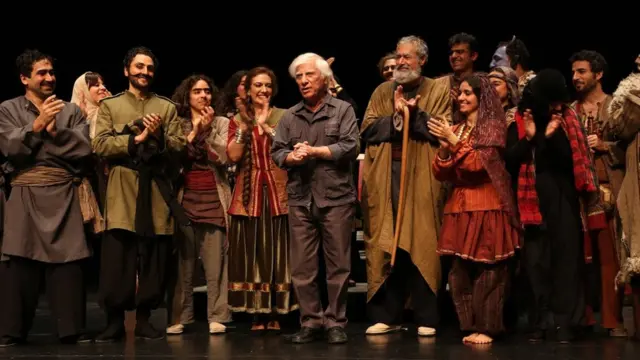 صحنه‌ای از نمایش طربنامه