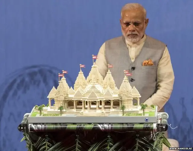 6. 2018 साली भारताचे पंतप्रधान नरेंद्र मोदी यांनी या मंदिराच्या प्रतिकृतीचं अनावरण केलं होतं.