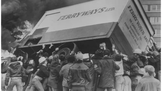 Protestos após morte de Bobby Sands