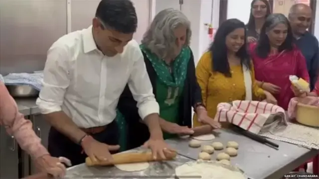 મંદિરના રસોડામાં રોટલી વણતા ઋષિ સુનક