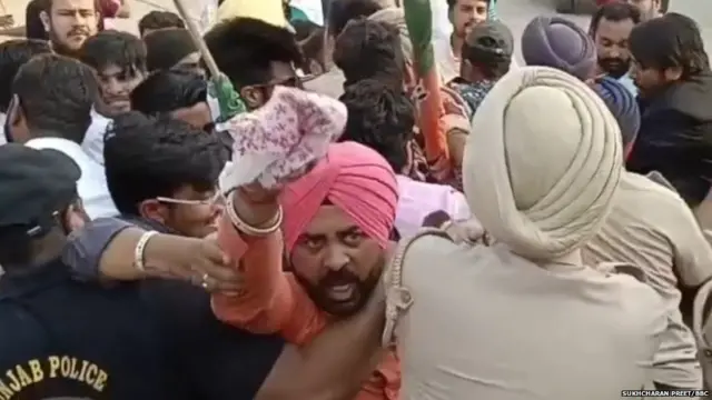 ਸੰਗਰੂਰ ਵਿੱਚ ਭਾਜਪਾ ਵਰਕਰਾਂ ਨੇ ਮੁੱਖ ਮੰਤਰੀ ਭਗਵੰਤ ਮਾਨ ਦੇ ਘਰ ਦੇ ਬਾਹਰ ਪ੍ਰਦਰਸ਼ਨ ਕੀਤਾ