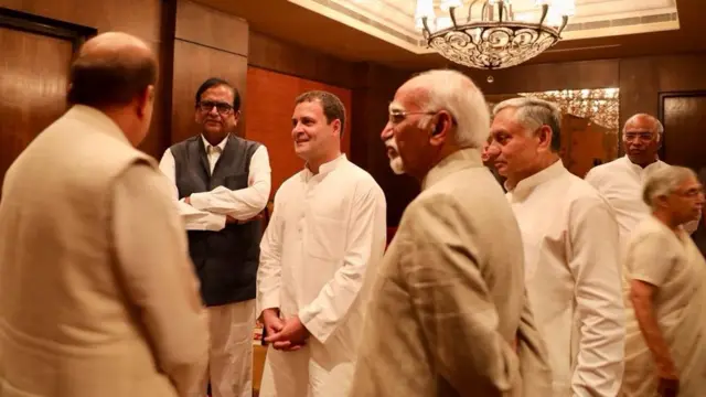 राहुल की इफ़्तार पार्टी