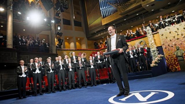Alvin Roth receiving his Nobel Prize