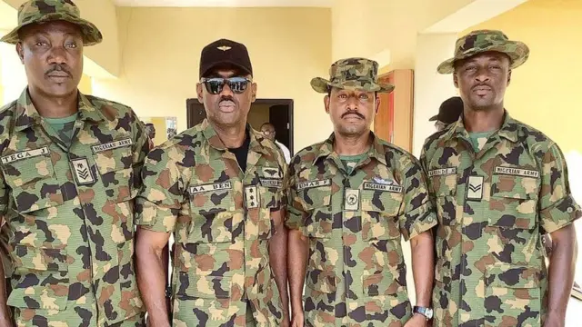 Tauraro Yakubu Mohammed (na biyu daga dama) da wasu 'yan fim din turanci mai suna 'Operation Last Dance'