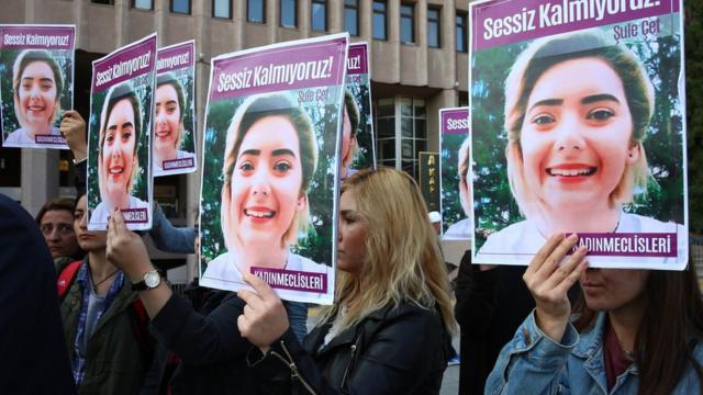 خلال تظاهرة احتجاجاً على جريمة اغتصاب وقتل شابة تركية عام 2018