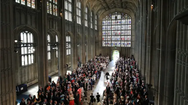 Свадьба принца Гарри и Меган Маркл - Меган идет от алтаря